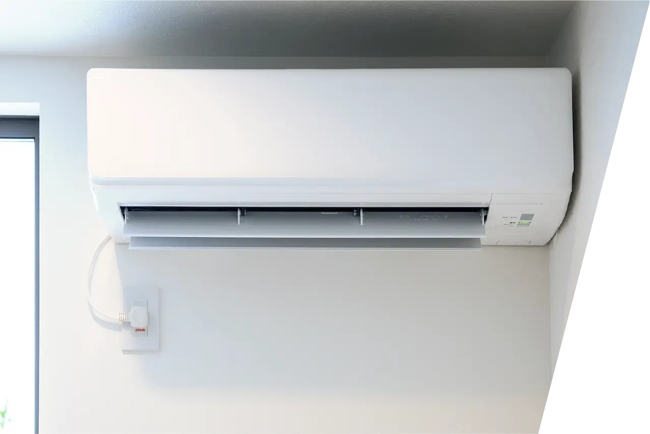 壁に据え付けられた家庭用エアコン